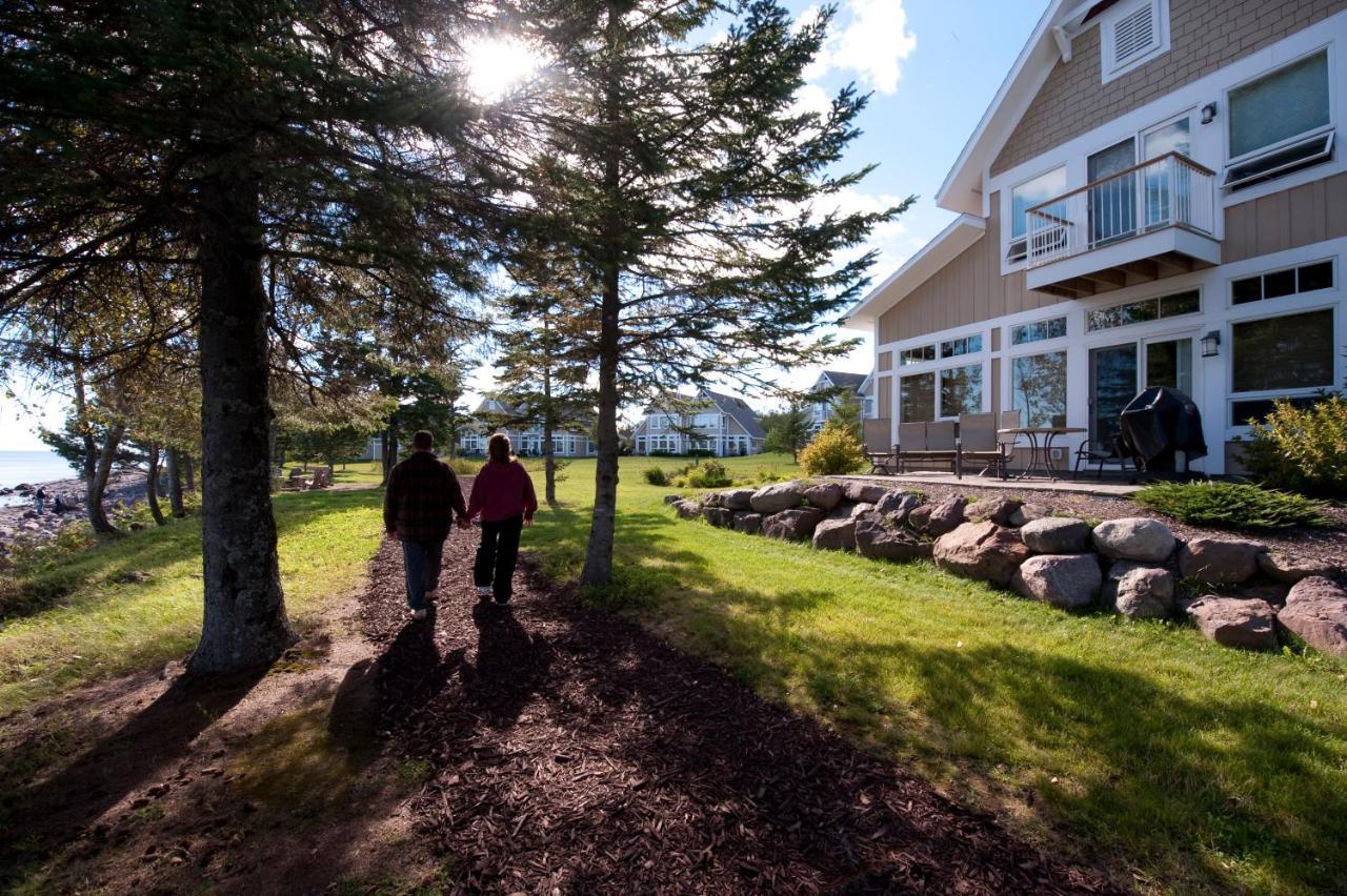 Larsmont Cottages Ту Харбърс Екстериор снимка
