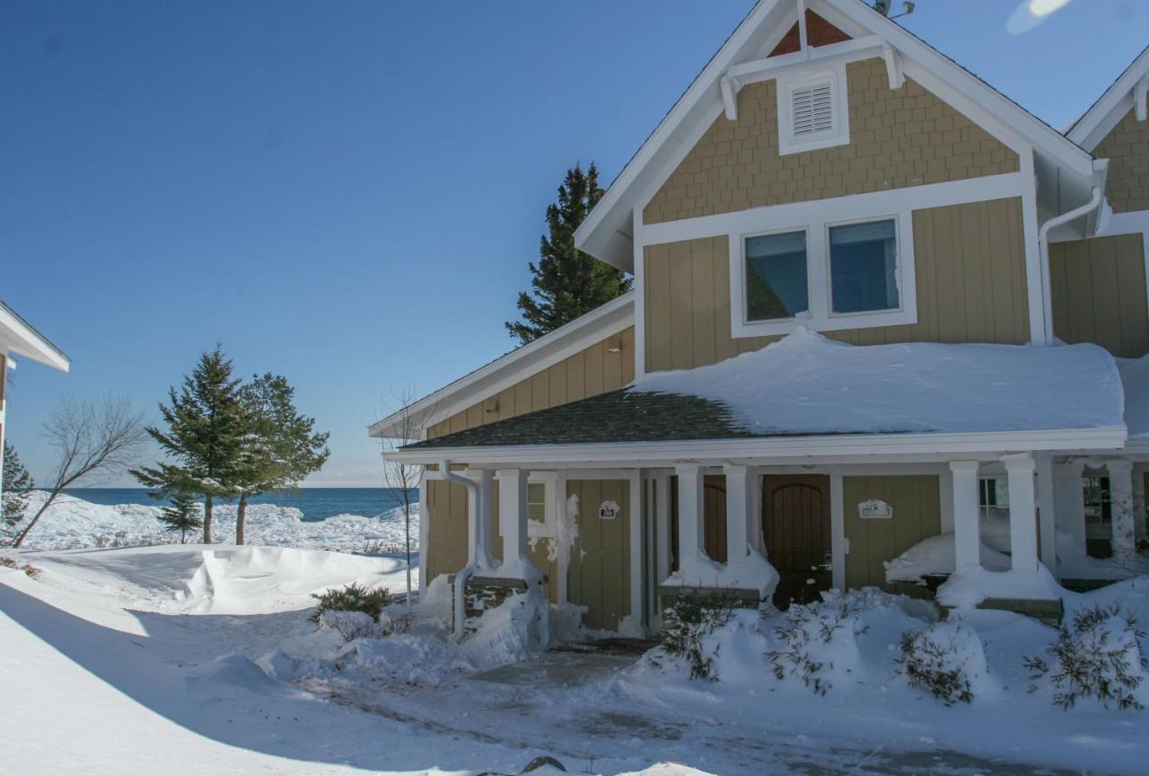 Larsmont Cottages Ту Харбърс Екстериор снимка