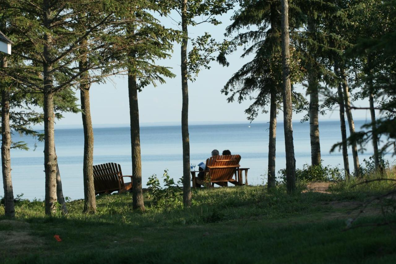 Larsmont Cottages Ту Харбърс Екстериор снимка