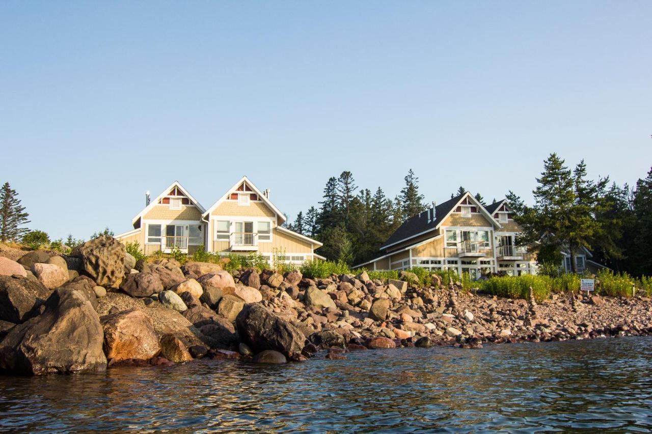 Larsmont Cottages Ту Харбърс Екстериор снимка