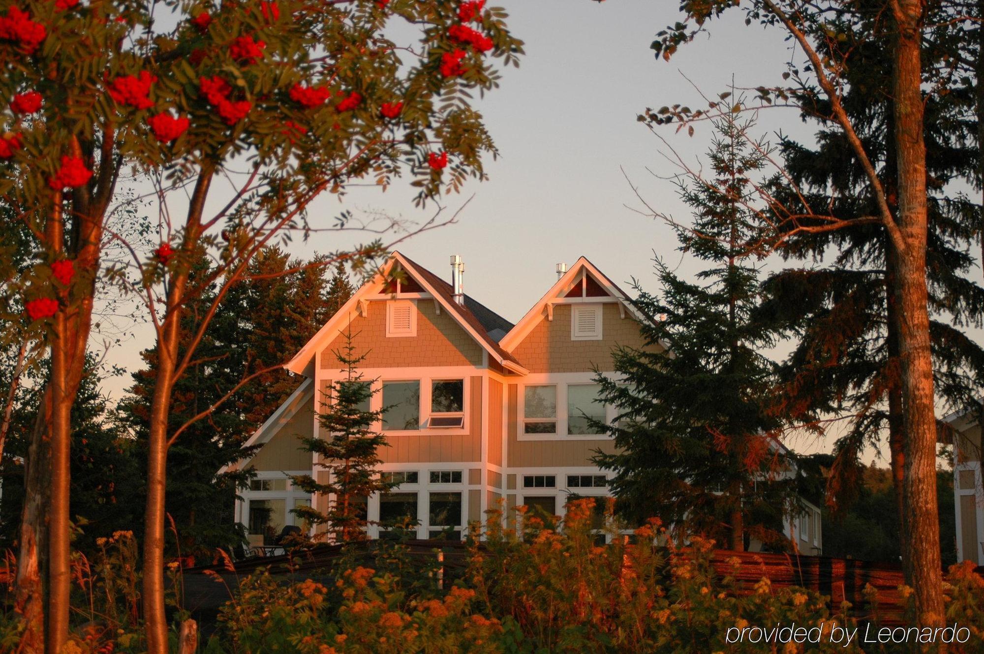 Larsmont Cottages Ту Харбърс Екстериор снимка