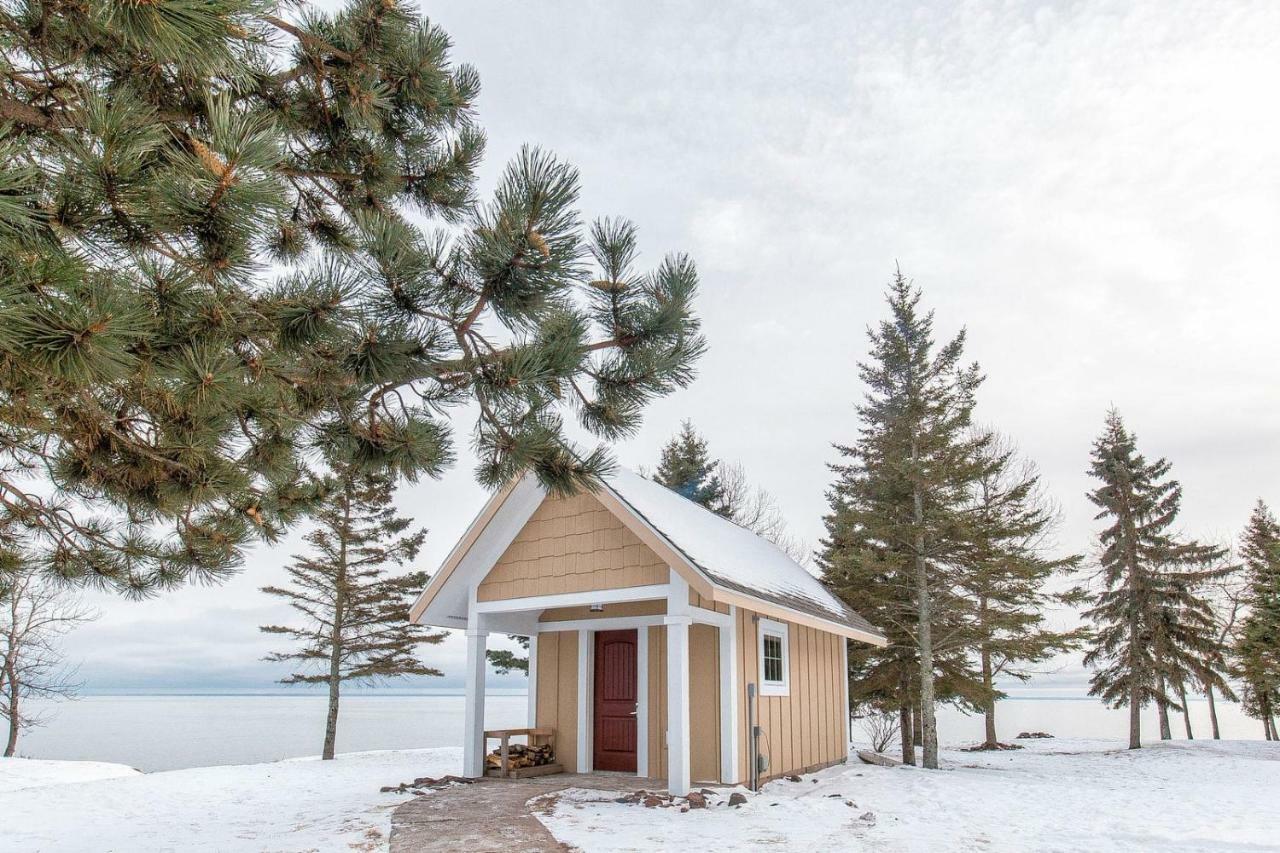 Larsmont Cottages Ту Харбърс Екстериор снимка